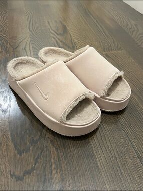 Nike Women’s Light Pink Fuzzy Slide Sandals